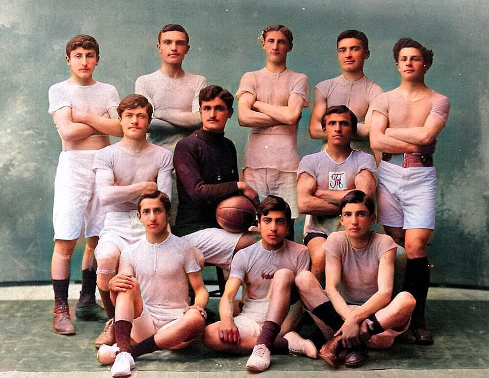 pontos club football 1910 colourized